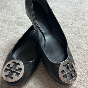 Tory Burch sz 9.5M ballet flats Black with Silver logo
